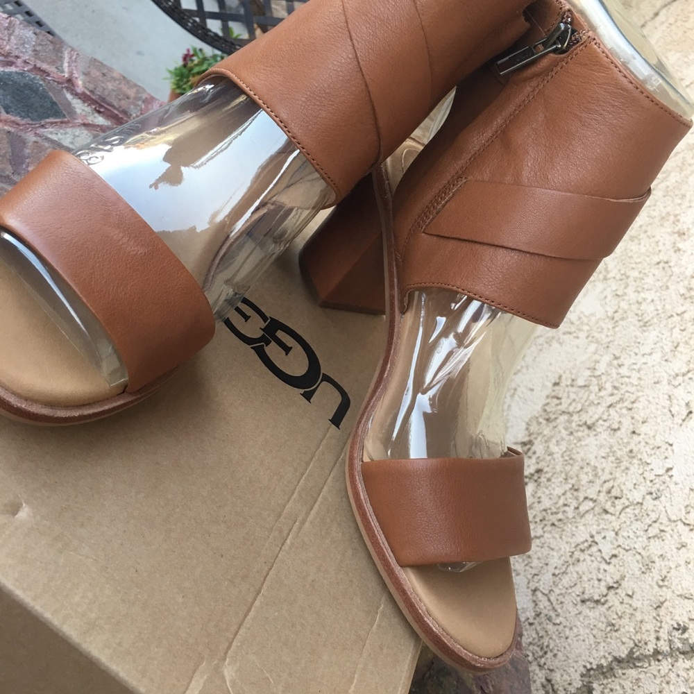 NWTUGG heels sizes 7...last pair ☺️ - Picture 2 of 4
